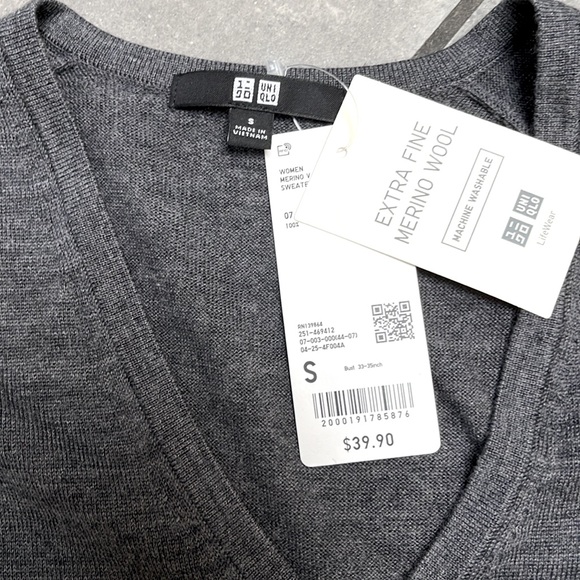 UNIQLO Merino Sweater | V-Neck, Size Small - Picture 4 of 6
